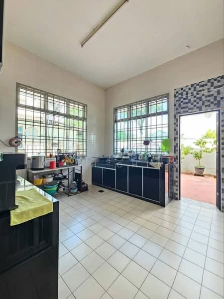 3-storey Terraced House for Sale in Taman Bukit Jaya (Ulu Tiram) - Keith Ching - Kitchen - PropertyGuru.com.my