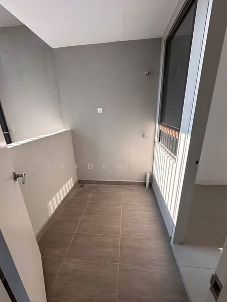 Kediaman Servis untuk Dijual di The Pulse Residence - Jayden Tan - Balcony - PropertyGuru.com.my
