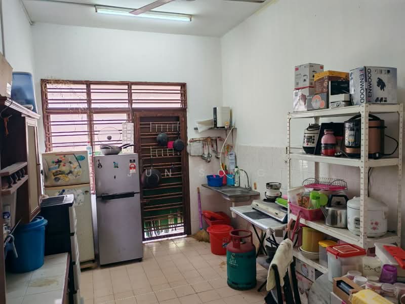 2-storey Terraced House for Sale in Bandar Putra (Kulai) - Jun Song - Kitchen - PropertyGuru.com.my
