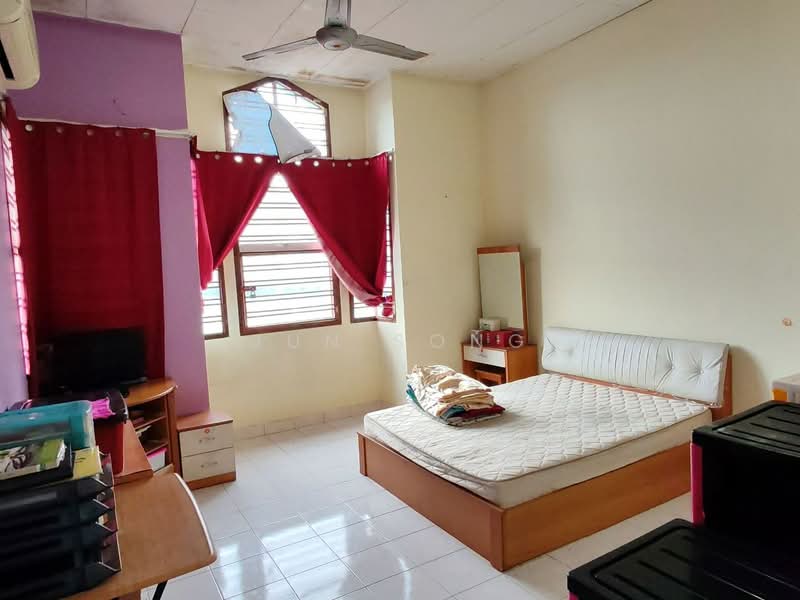 2-storey Terraced House for Sale in Bandar Putra (Kulai) - Jun Song - Bedroom - PropertyGuru.com.my