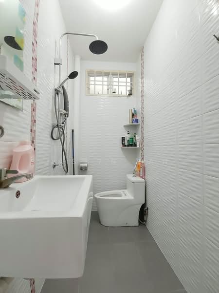 Rumah Berkembar untuk Dijual di Taman Rinting (Masai) - Jaslyn Tan - Bathroom - PropertyGuru.com.my