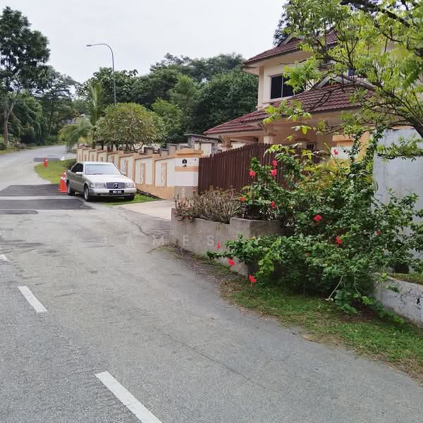 Residential Land for Sale in Saujana Utama (Selangor) - James Yim - Neighbour 3 - PropertyGuru.com.my