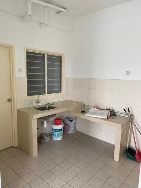 Pangsapuri untuk Dijual di Jalil Damai Apartments - John Khaw - Kitchen - PropertyGuru.com.my