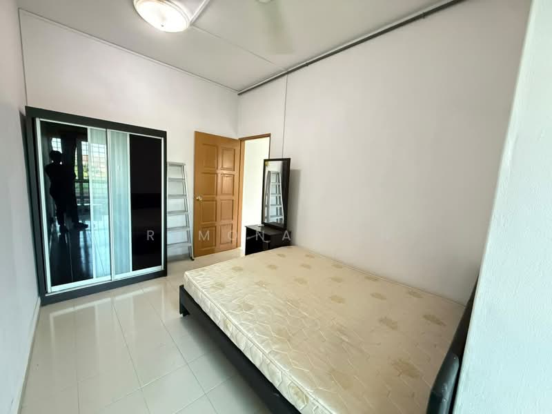 Pangsapuri untuk Dijual di Golden Showers (Kondo Ruby) - Ramona Tan - Bedroom - PropertyGuru.com.my