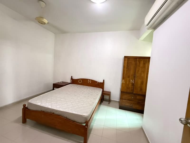 Pangsapuri untuk Dijual di Golden Showers (Kondo Ruby) - Ramona Tan - Bedroom - PropertyGuru.com.my