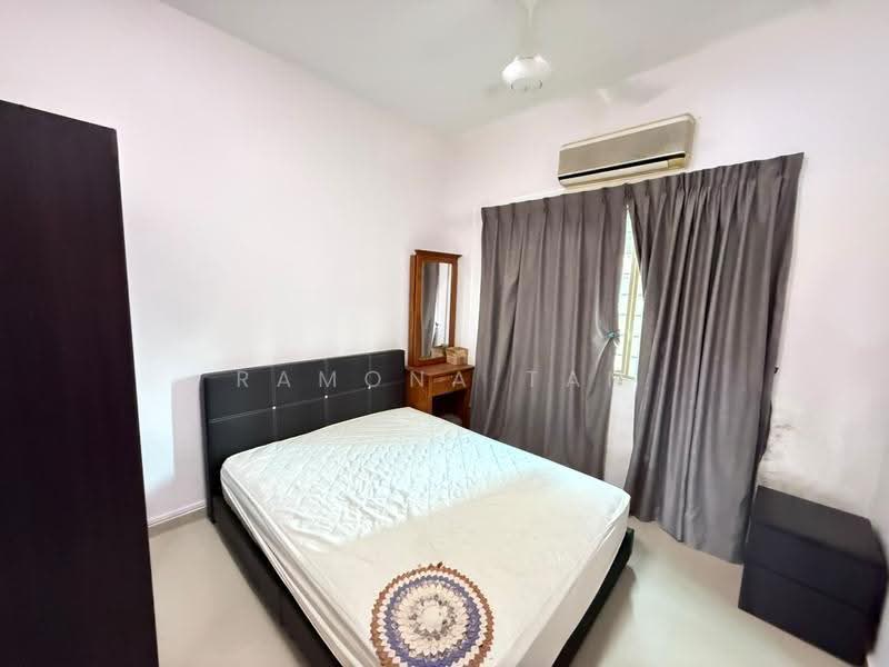 Pangsapuri untuk Dijual di Golden Showers (Kondo Ruby) - Ramona Tan - Bedroom - PropertyGuru.com.my