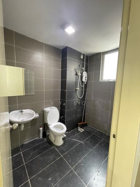 Service Residence for Sale at Maxim Residences - YY Lo - Bathroom - PropertyGuru.com.my