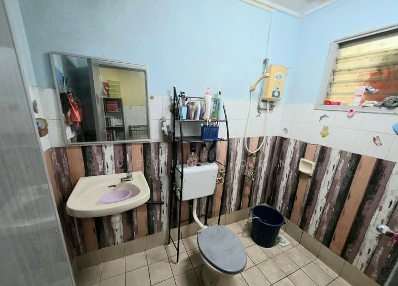 2-storey Terraced House for Sale in Usj 17 (Subang Jaya) - Justin Voon - Bathroom - PropertyGuru.com.my