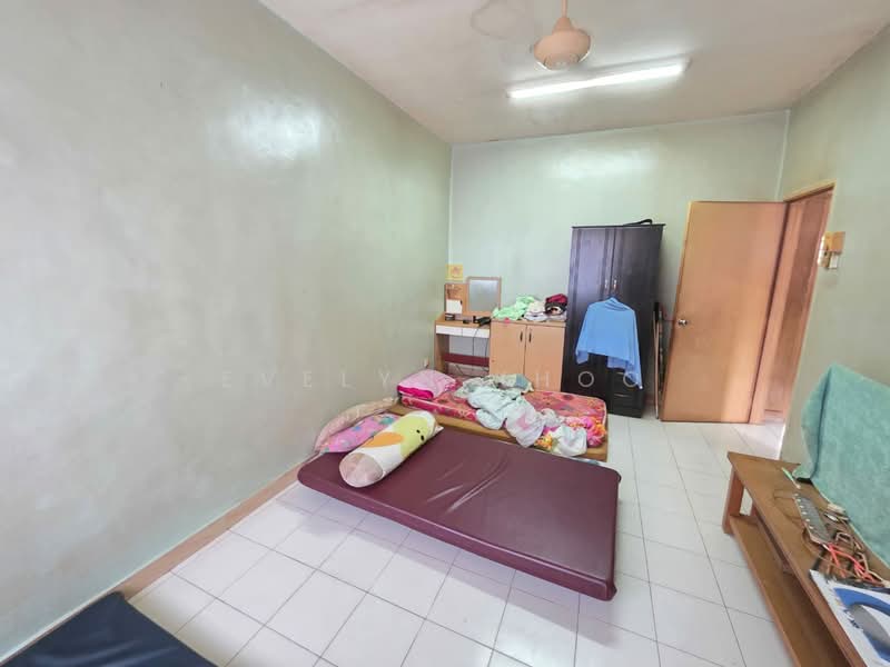 Rumah Teres 2-Tingkat untuk Dijual di Desa Coalfields (Sungai Buloh) - Evelyn Khoo - Bedroom - PropertyGuru.com.my