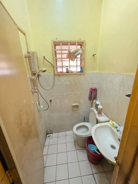 Rumah Teres 2-Tingkat untuk Dijual di Desa Coalfields (Sungai Buloh) - Evelyn Khoo - Bathroom - PropertyGuru.com.my