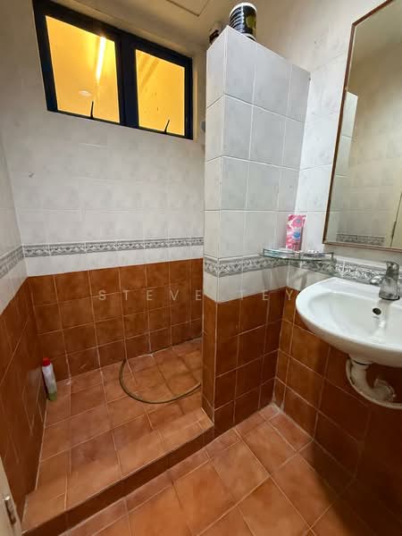 Pangsapuri untuk Dijual di Aster Court - Steve Tey - Bathroom - PropertyGuru.com.my