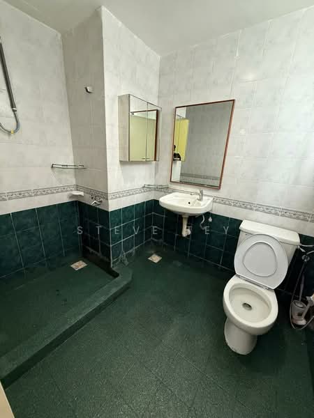 Pangsapuri untuk Dijual di Aster Court - Steve Tey - Bathroom - PropertyGuru.com.my