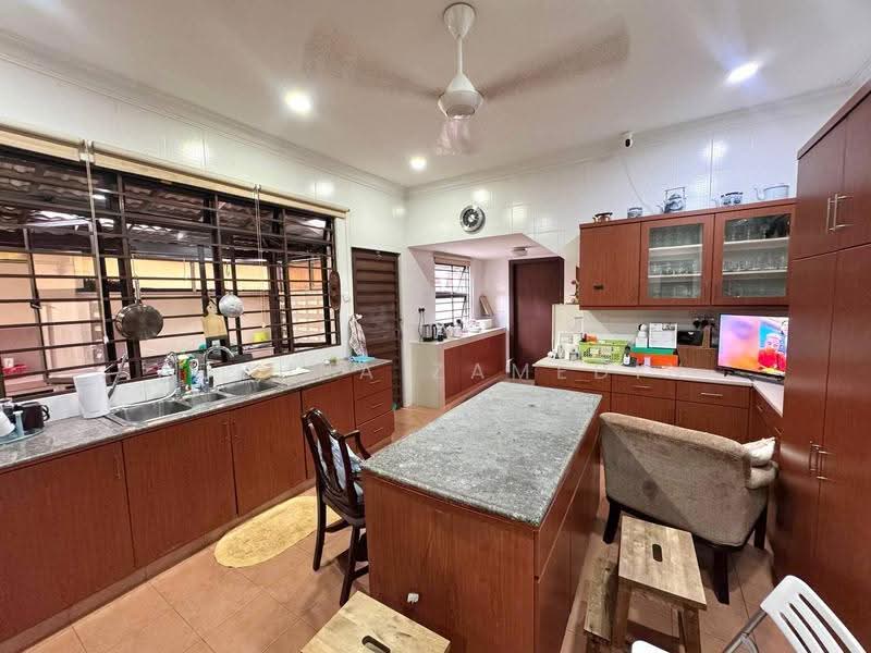 Bungalow House untuk Dijual di Kampung Tunku (Petaling Jaya) - Adzura Zamedin - Kitchen - PropertyGuru.com.my