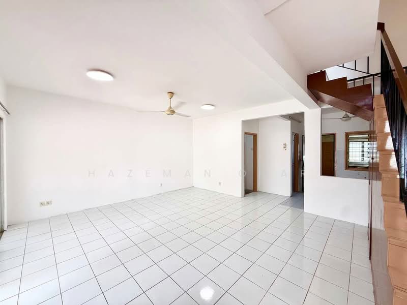 Rumah Teres 2-Tingkat untuk Dijual di Taman Impian Indah (Sungai Buloh) - Hazeman Omar - Living Room - PropertyGuru.com.my