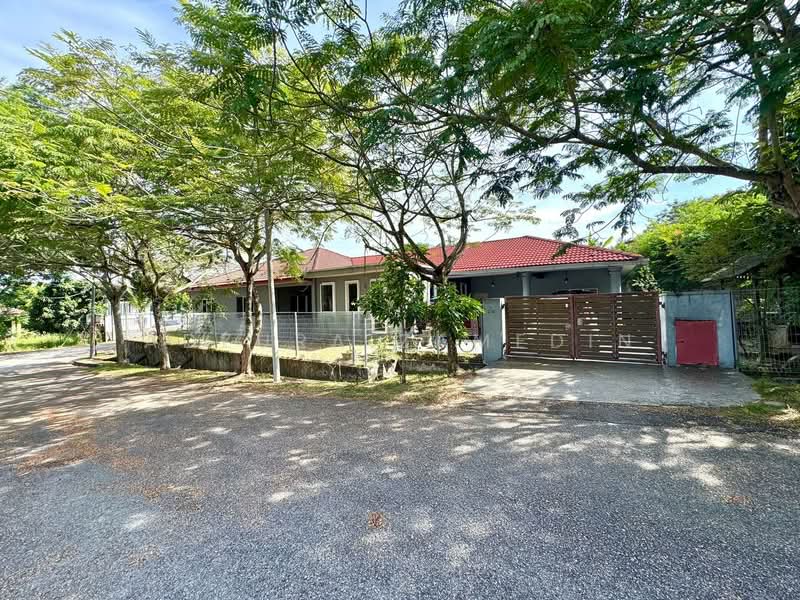Bungalow House for Sale in Kota Perdana (Seri Kembangan) - Adzura Zamedin - Exterior - PropertyGuru.com.my