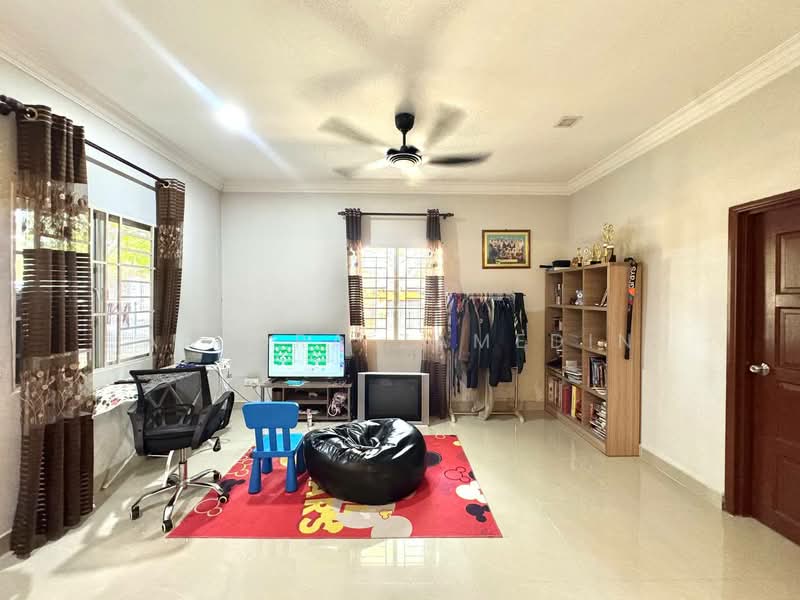 Bungalow House for Sale in Kota Perdana (Seri Kembangan) - Adzura Zamedin - Living Room - PropertyGuru.com.my