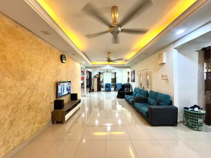 Bungalow House for Sale in Kota Perdana (Seri Kembangan) - Adzura Zamedin - Living Room - PropertyGuru.com.my