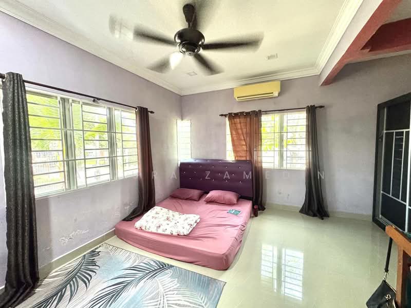 Bungalow House for Sale in Kota Perdana (Seri Kembangan) - Adzura Zamedin - Bedroom - PropertyGuru.com.my