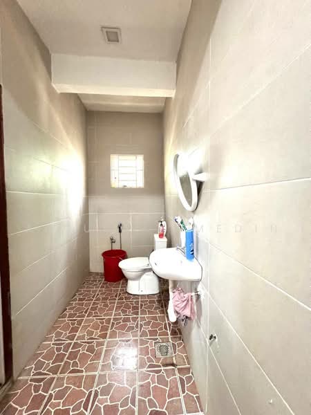 Bungalow House for Sale in Kota Perdana (Seri Kembangan) - Adzura Zamedin - Bathroom - PropertyGuru.com.my