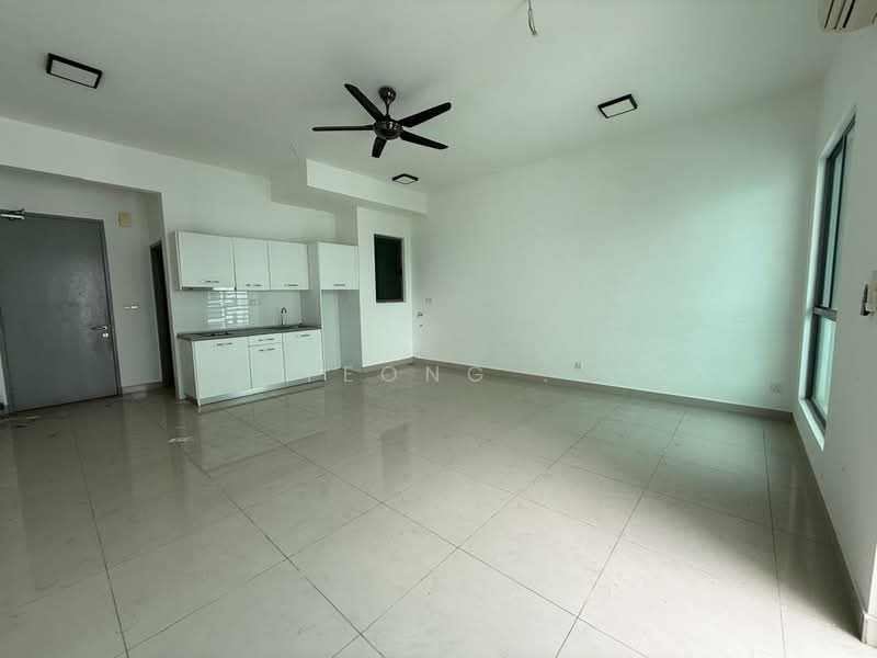 Kediaman Servis untuk Dijual di Cybersquare - Yeong . - Living Room - PropertyGuru.com.my