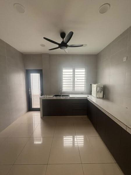 2-storey Terraced House for Rent in Bandar Rimbayu (Telok Panglima Garang) - Michelle Lai - Kitchen - PropertyGuru.com.my
