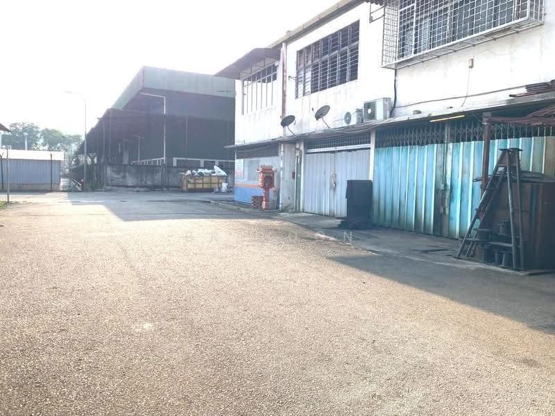 Factory for Rent in Taman Perindustrian Bukit Serdang (Seri Kembangan) - Brandon Yee - Exterior - PropertyGuru.com.my