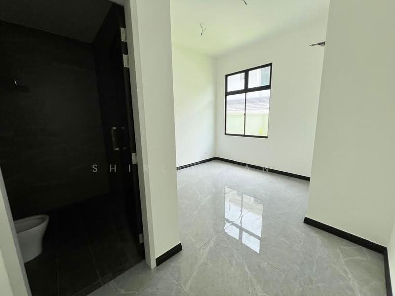 Semi-Detached House for Sale in Setia Tropika (Johor Bahru) - Shirley Pang - Bathroom - PropertyGuru.com.my