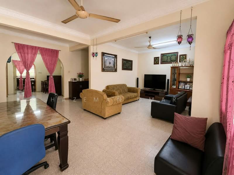 Rumah Teres 2-Tingkat untuk Dijual di Taman Selayang Baru (Selayang) - Hazeman Omar - Living Room - PropertyGuru.com.my