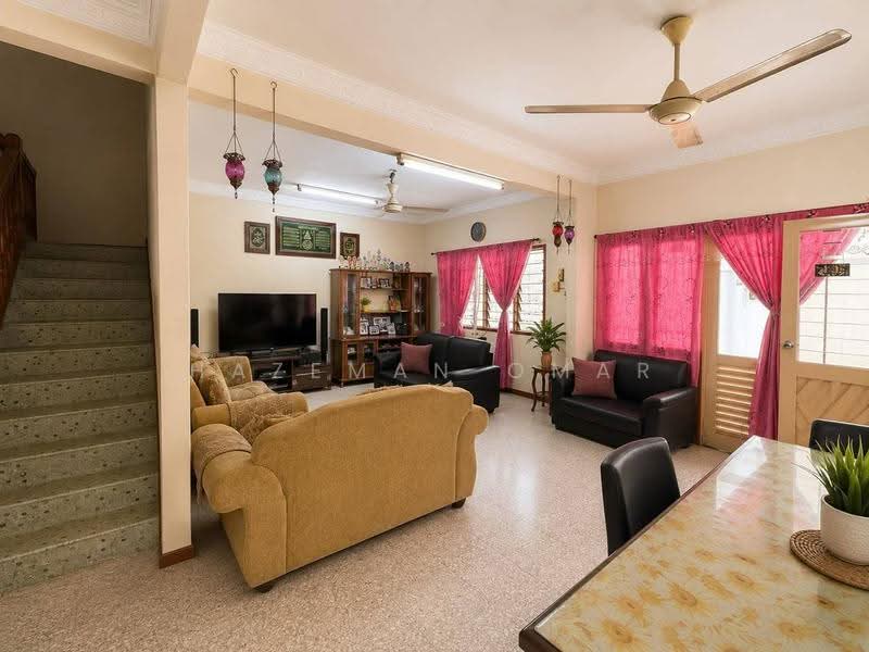 Rumah Teres 2-Tingkat untuk Dijual di Taman Selayang Baru (Selayang) - Hazeman Omar - Living Room - PropertyGuru.com.my
