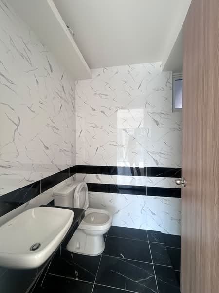 Kondominium untuk Dijual di QuayWest Residence - Ben Lee - Bathroom - PropertyGuru.com.my
