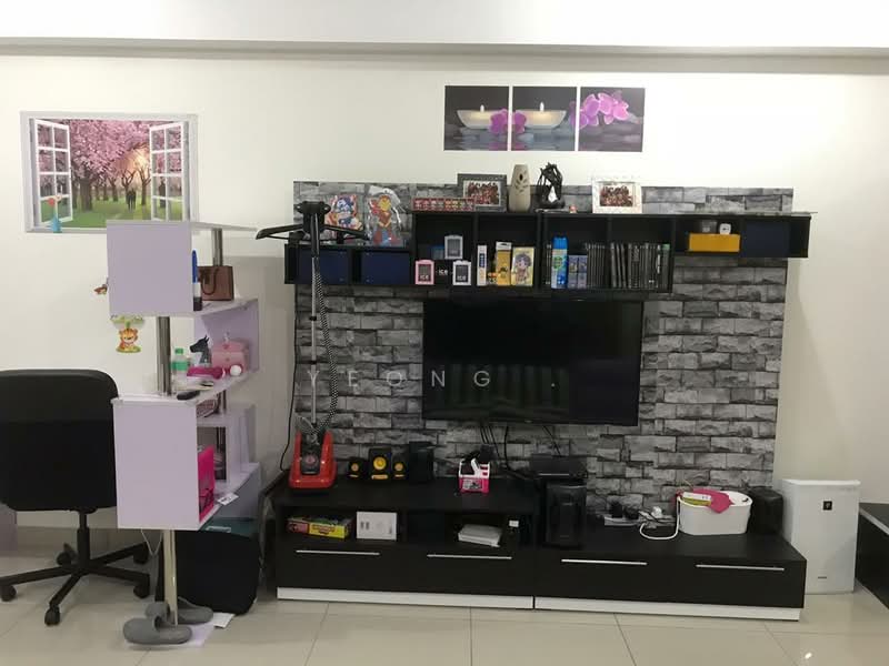 Kediaman Servis untuk Dijual di HYVE - Yeong . - Living Room - PropertyGuru.com.my