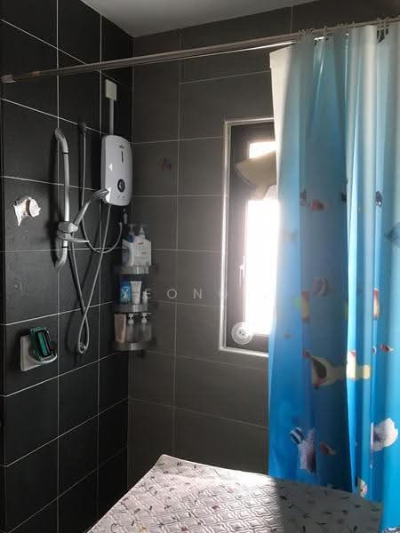 Kediaman Servis untuk Dijual di HYVE - Yeong . - Bathroom - PropertyGuru.com.my