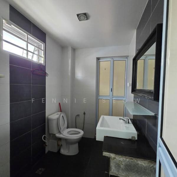 2-storey Terraced House for Sale in Sungai Ara (Penang) - Fennie Seow - Bathroom - PropertyGuru.com.my
