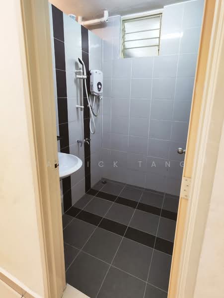 Apartment for Sale at Idaman Selasih - Patrick Tang - Bathroom - PropertyGuru.com.my