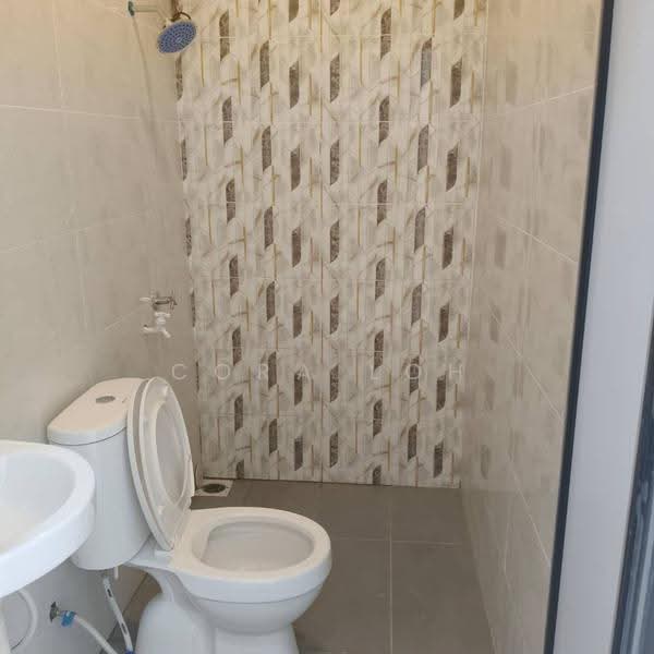 1-storey Terraced House for Sale in Taman Gembira (Tampoi) - Cora Loh - Bathroom - PropertyGuru.com.my