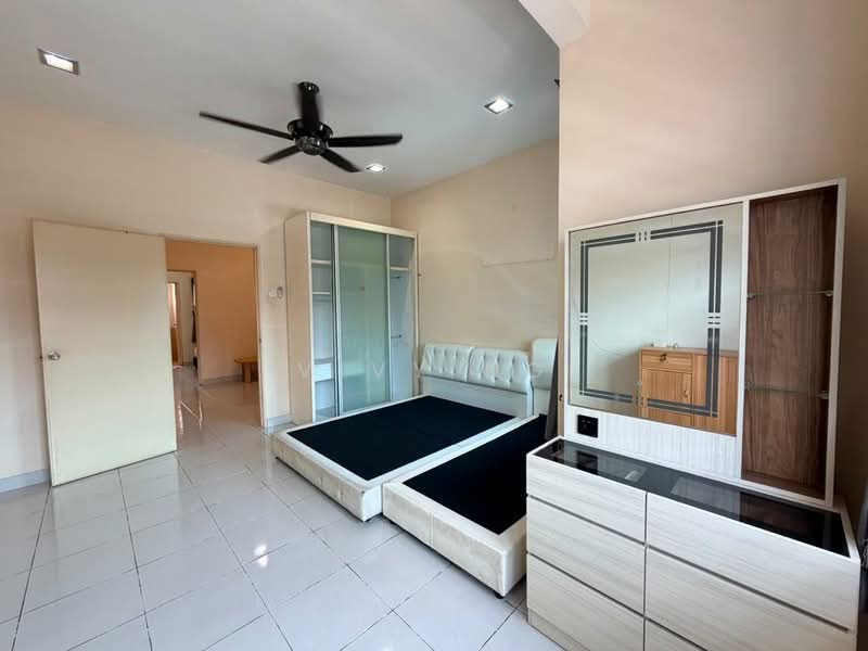 Rumah Teres 2-Tingkat untuk Disewa di Taman Seri Austin (Tebrau) - Vivy Ng - Bedroom - PropertyGuru.com.my