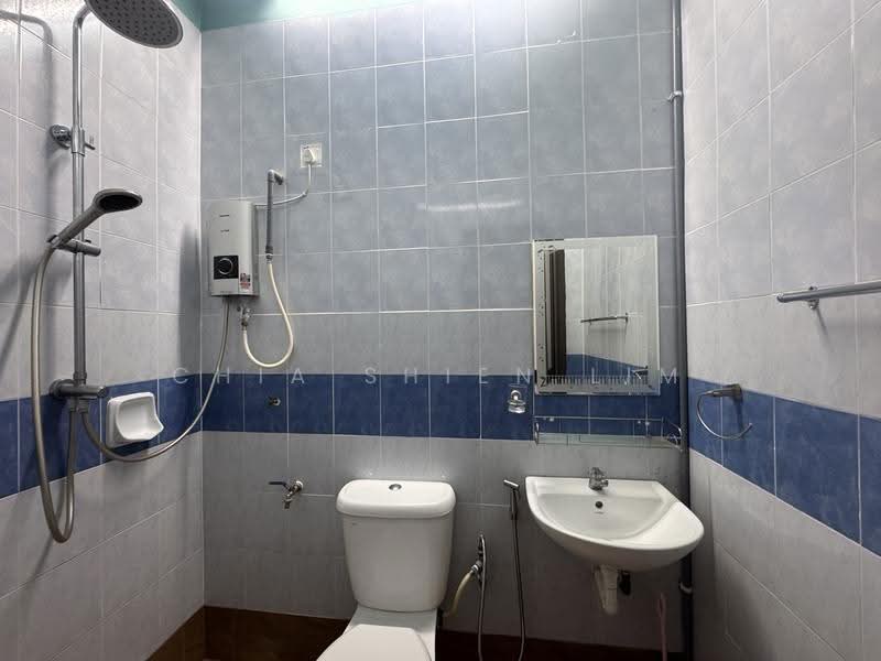 1-storey Terraced House for Sale in Taman Bestari Indah (Ulu Tiram) - Chia Shien Lim - Bathroom - PropertyGuru.com.my