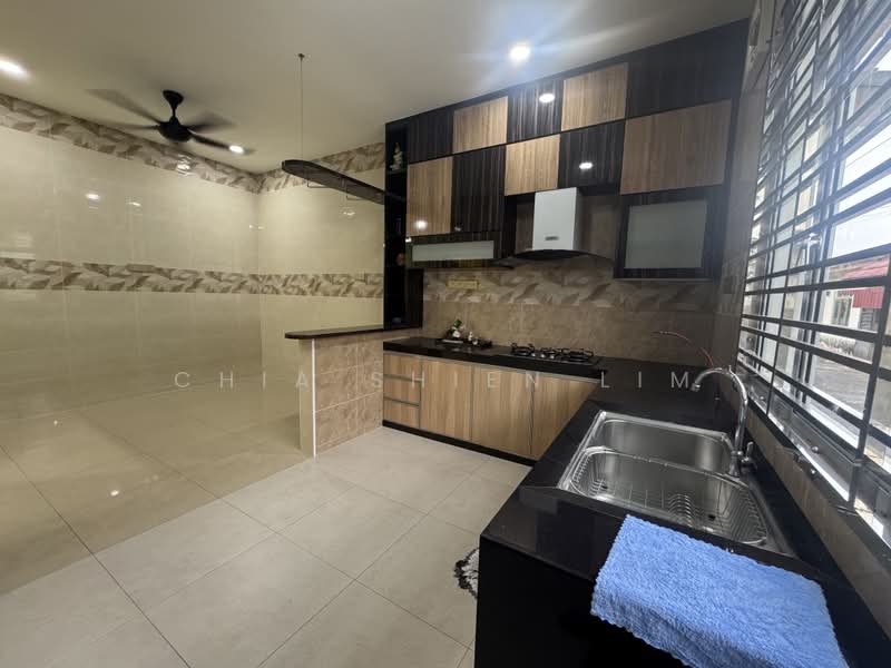 1-storey Terraced House for Sale in Taman Bestari Indah (Ulu Tiram) - Chia Shien Lim - Kitchen - PropertyGuru.com.my
