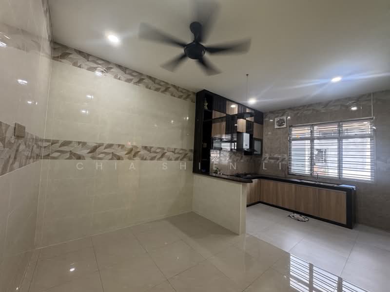 1-storey Terraced House for Sale in Taman Bestari Indah (Ulu Tiram) - Chia Shien Lim - Kitchen - PropertyGuru.com.my