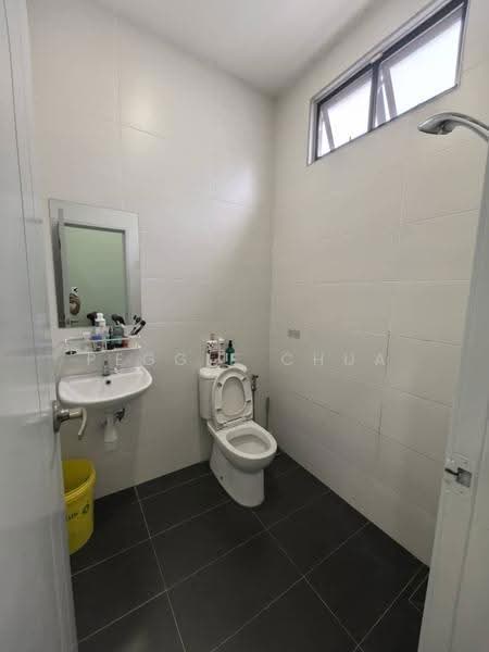 2-storey Terraced House for Sale in Taman Desa Botani (Batu Pahat) - Peggie Chua - Bathroom - PropertyGuru.com.my
