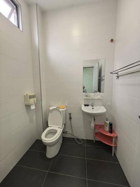 2-storey Terraced House for Sale in Taman Desa Botani (Batu Pahat) - Peggie Chua - Bathroom - PropertyGuru.com.my