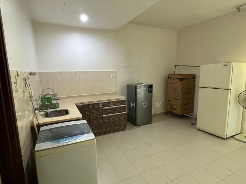 Pangsapuri untuk Dijual di Lake View Suites - Alex How - Kitchen - PropertyGuru.com.my