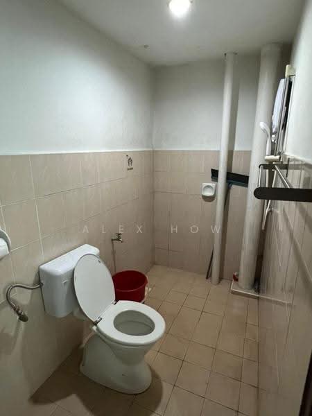 Pangsapuri untuk Dijual di Lake View Suites - Alex How - Bathroom - PropertyGuru.com.my