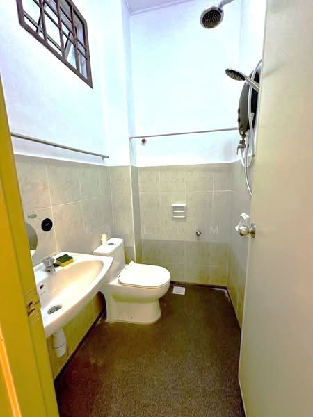 2-storey Terraced House for Sale in Taman Setia Indah (Tebrau) - Karl Lim - Bathroom - PropertyGuru.com.my
