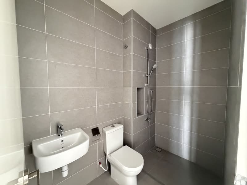 Rumah Teres 2-Tingkat untuk Disewa di Bandar Seri Alam (Masai) - Lifen . - Bathroom - PropertyGuru.com.my