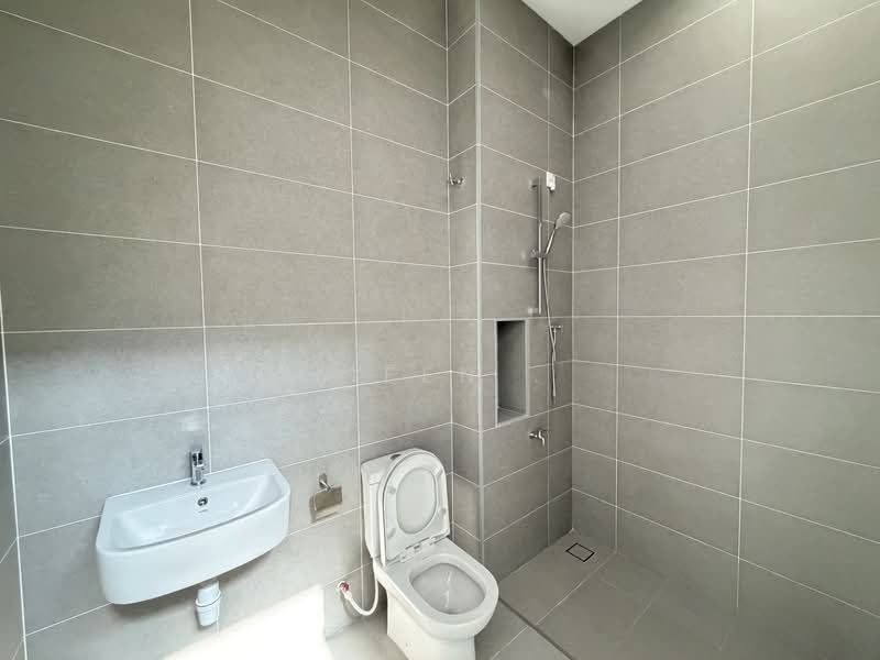 Rumah Teres 2-Tingkat untuk Disewa di Bandar Seri Alam (Masai) - Lifen . - Bathroom - PropertyGuru.com.my