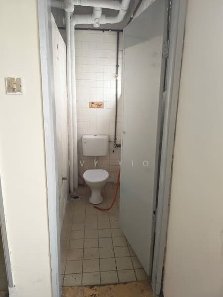 Shop / Office untuk Disewa di Taman Sri Muda (Shah Alam) - Ivy Yio - Bathroom - PropertyGuru.com.my