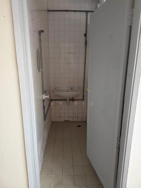 Shop / Office untuk Disewa di Taman Sri Muda (Shah Alam) - Ivy Yio - Bathroom - PropertyGuru.com.my