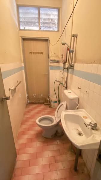 Rumah Teres 2-Tingkat untuk Dijual di Taman Sentosa (Johor Bahru) - Seven Tay - Bathroom - PropertyGuru.com.my
