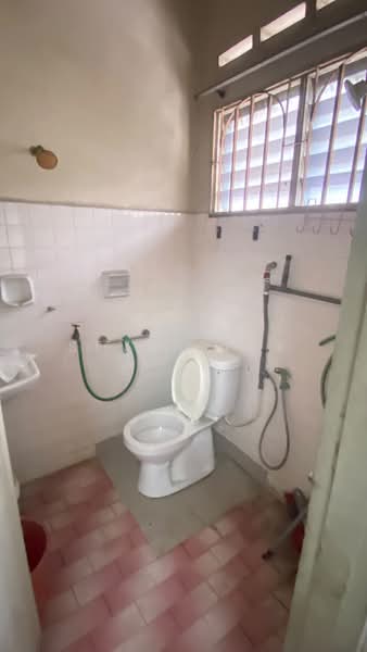 Rumah Teres 2-Tingkat untuk Dijual di Taman Sentosa (Johor Bahru) - Seven Tay - Bathroom - PropertyGuru.com.my